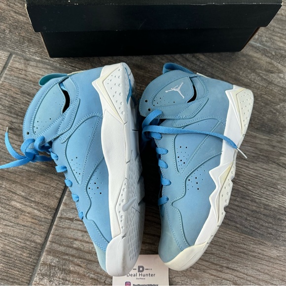 New Air Jordan 7 Retro “Pantone” Big Kids sneakers (K6.5/W8) - Picture 7 of 9